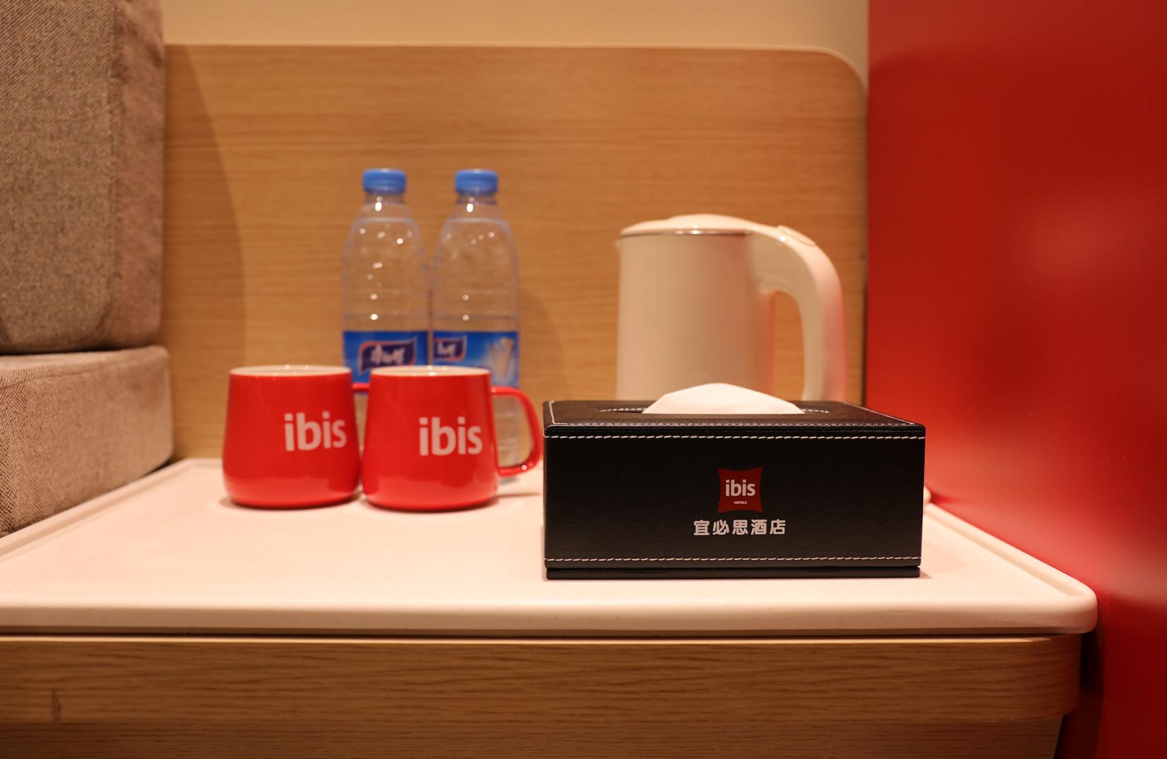 Ibis Shanghai Changshou Road Hotel Экстерьер фото