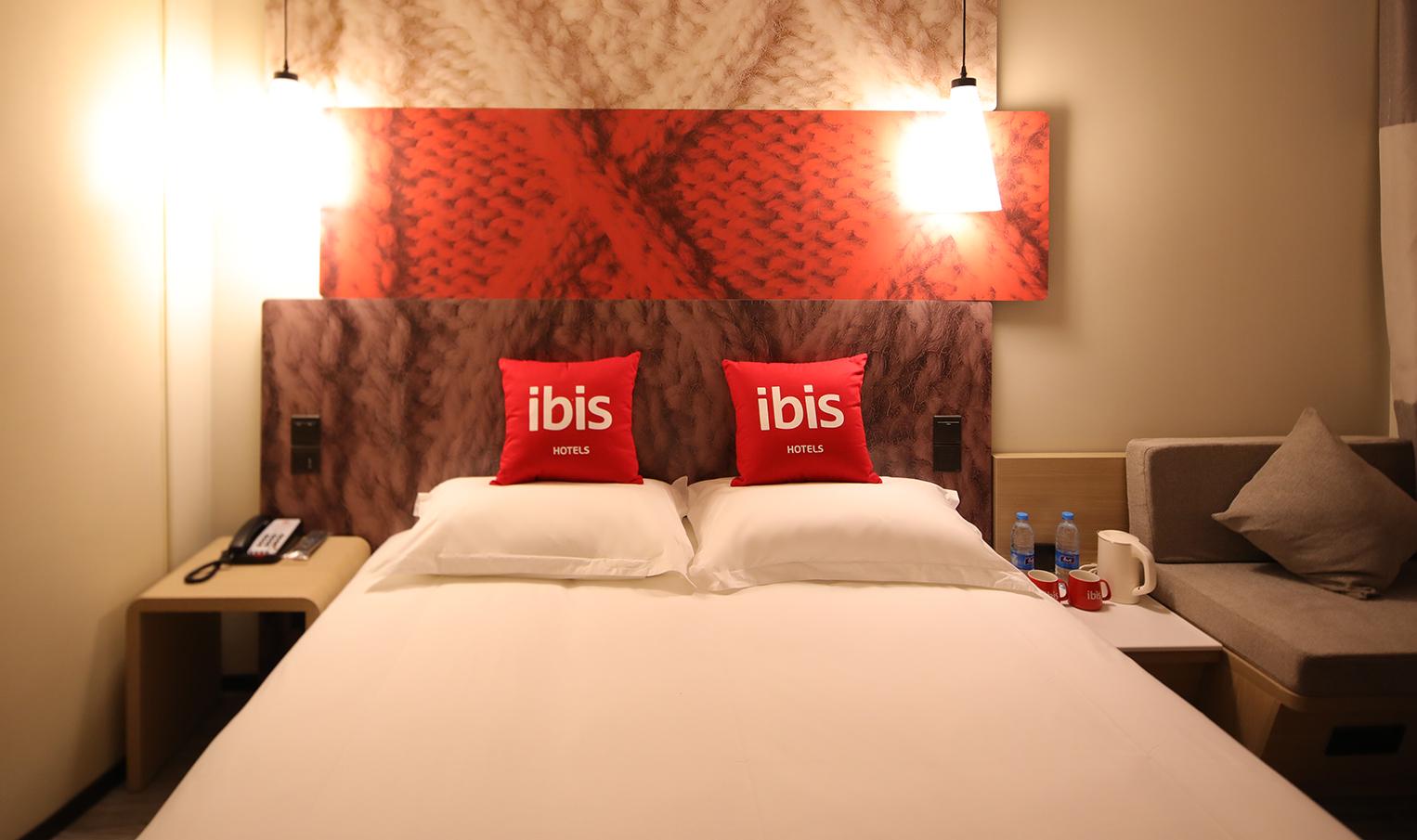 Ibis Shanghai Changshou Road Hotel Экстерьер фото