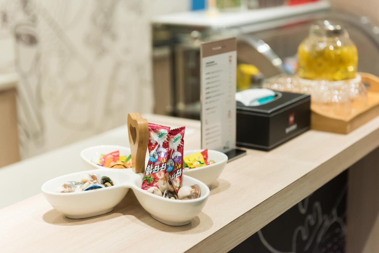 Ibis Shanghai Changshou Road Hotel Экстерьер фото