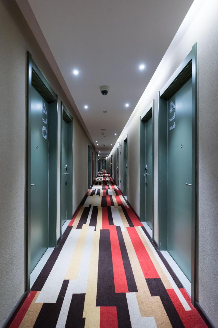 Ibis Shanghai Changshou Road Hotel Экстерьер фото