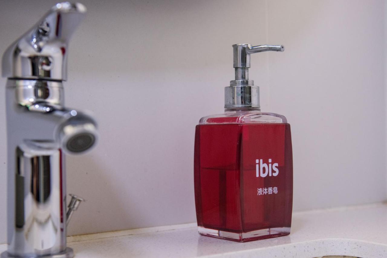 Ibis Shanghai Changshou Road Hotel Экстерьер фото
