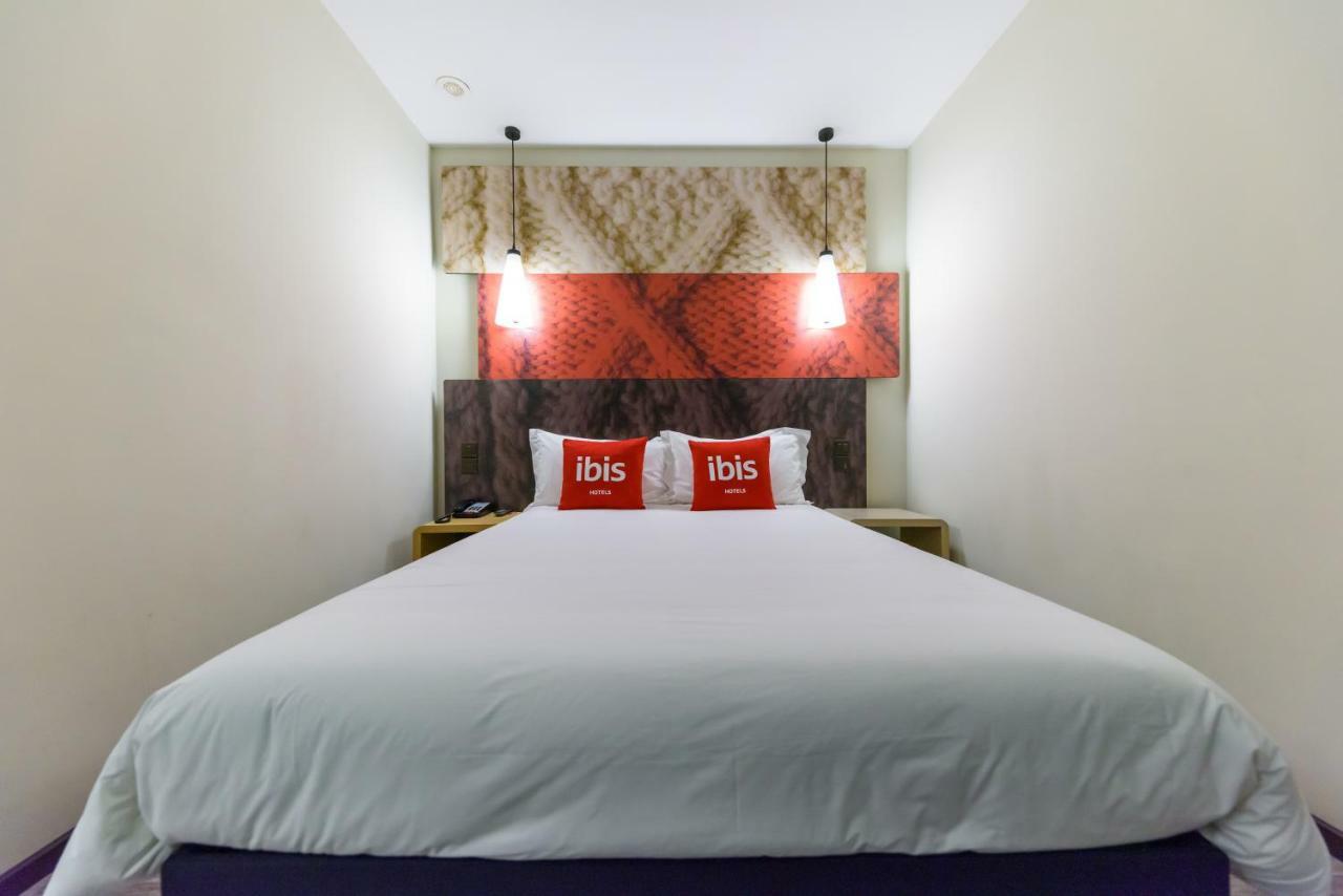 Ibis Shanghai Changshou Road Hotel Экстерьер фото