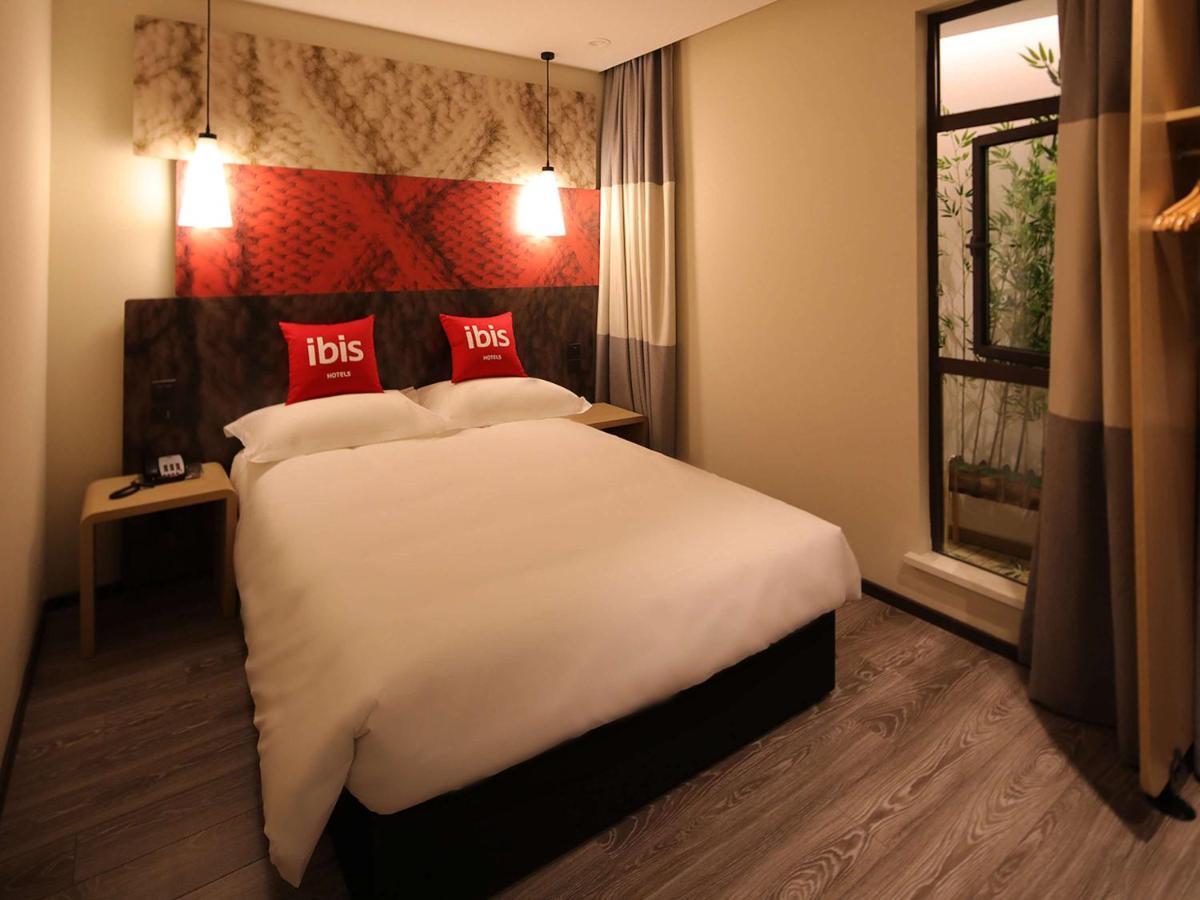 Ibis Shanghai Changshou Road Hotel Экстерьер фото